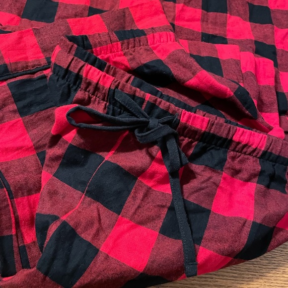 Christmas pjs
Wondershop Buffalo Plaid 2 pc sleep wear - Picture 7 of 14